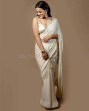 Beautiful Actress Shraddha Srinath in a Canoli Cream Silk Saree with a Sleeveless Blouse Pictures 06