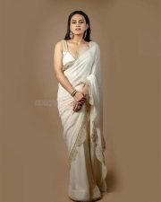Beautiful Actress Shraddha Srinath in a Canoli Cream Silk Saree with a Sleeveless Blouse Pictures 07