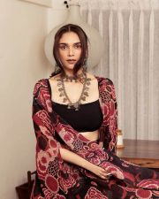 Beautiful Bollywood Heroine Aditi Rao Hydari in a Traditional Dress Pictures 04 Beautiful Bollywood Heroine Aditi Rao Hydari in a Traditional Dress Pictures 04