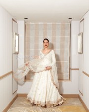 Beautiful Bollywood Heroine Aditi Rao Hydari in a Traditional Dress Pictures 07