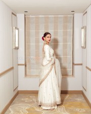 Beautiful Bollywood Heroine Aditi Rao Hydari in a Traditional Dress Pictures 09