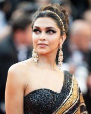 Beautiful Deepika Padukone at Cannes 2022 Photos 17