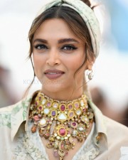 Beautiful Deepika Padukone at Cannes 2022 Photos 33