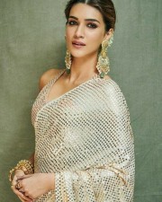 Beautiful Hindi Actress Kriti Sanon Photoshoot Stills 07