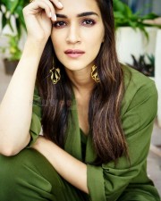 Beautiful Hindi Actress Kriti Sanon Photoshoot Stills 22