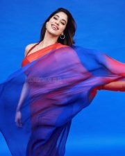 Beautiful Janhvi Kapoor in a Manish Malhotra Two Toned Cricket Themed Saree with a Sleeveless Blouse Pictures 05 Beautiful Janhvi Kapoor in a Manish Malhotra Two Toned Cricket Themed Saree with a Sleeveless Blouse Pictures 05