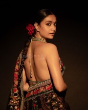 Beautiful Keerthy Suresh in a Multi Coloured Floral Saree with a Heart Shaped Backless Blouse Photos 05 Beautiful Keerthy Suresh in a Multi Coloured Floral Saree with a Heart Shaped Backless Blouse Photos 05