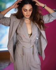 Beautiful Kiara Advani in a Gray Blazer Suit with Olive Green Bralette Pictures 02