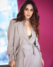 Beautiful Kiara Advani in a Gray Blazer Suit with Olive Green Bralette Pictures 04