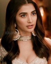 Beautiful Pooja Hegde Showing Cleavage in a Traditional Ethnic Dress Photo 01
