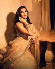 Beautiful Pooja Hegde in a Shimmery Golden Saree Pictures 02 Beautiful Pooja Hegde in a Shimmery Golden Saree Pictures 02