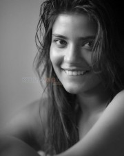 Beautiful Tamil Actress Aishwarya Rajesh Photos