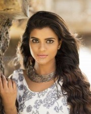 Beautiful Tamil Actress Aishwarya Rajesh Photos