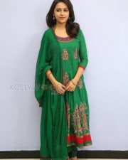 Beautiful Tamil Actress Sri Divya Photos