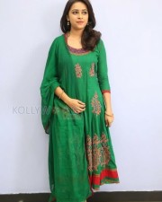 Beautiful Tamil Actress Sri Divya Photos