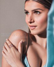 Beautiful Tara Sutaria in a Royal Blue Saree Photos 05