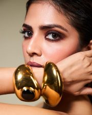 Bold Malavika Mohanan Close Up Pictures 01