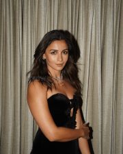 Bollywood Actress Alia Bhatt in a Sculpted Strapless Velvet Sheath Gown Photos 04