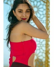 Bollywood Actress Kiara Advani Sexy Pictures 03