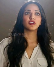 Bollywood Actress Kiara Advani Sexy Pictures 04