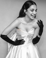 Kiara Advani 27 Bollywood Actress Kiara Advani Sexy Pictures