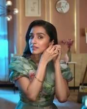 Bollywood Actress Shraddha Kapoor Beautiful Pictures