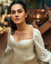 Bollywood Actress Taapsee Pannu Sexy Pictures 01