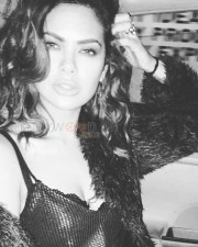 Esha Gupta 51 Bollywood Siren Esha Gupta Spicy Pictures