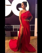 Esha Gupta 47 Bollywood Siren Esha Gupta Spicy Pictures