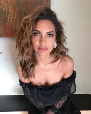 Esha Gupta 41 Bollywood Siren Esha Gupta Spicy Pictures