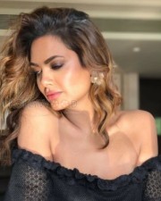 Esha Gupta 40 Bollywood Siren Esha Gupta Spicy Pictures