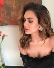 Esha Gupta 39 Bollywood Siren Esha Gupta Spicy Pictures
