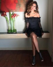 Esha Gupta 38 Bollywood Siren Esha Gupta Spicy Pictures