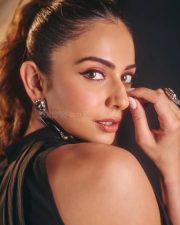 Captivating Actress Rakul Preet Singh in a Black Structured Mirror Grid Halter Top Photos 01