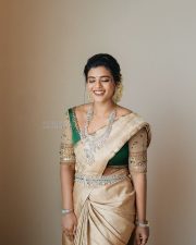 Charismatic Aishwarya Rajesh in a Traditional Silk Saree Photos 02