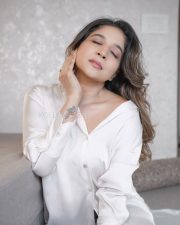 Charming Actress Sakshi Agarwal in a White Off Shoulder Shirt and Ripped Jeans Photos 03 Charming Actress Sakshi Agarwal in a White Off Shoulder Shirt and Ripped Jeans Photos 03