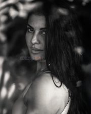 Charming Sri Lankan Actress Jacqueline Fernandez in a White Victoria Secret Bodysuit Pictures 02