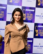Classy Alia Bhatt at Zee Cine Awards Pictures 03