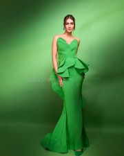 Classy Kriti Sanon in a Fouad Sarkis Green Satin Strapless Bodycon Gown Embelished with Drapes Photos 05