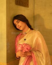 Classy Vintage Beauty Pooja Hegde in an Ivory Silk Saree with a Pink Border and Two Toned Blouse Photos 03