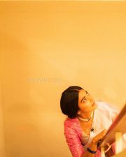 Classy Vintage Beauty Pooja Hegde in an Ivory Silk Saree with a Pink Border and Two Toned Blouse Photos 04