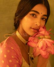 Classy Vintage Beauty Pooja Hegde in an Ivory Silk Saree with a Pink Border and Two Toned Blouse Photos 07
