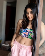 Colourful Beauty Sakshi Agarwal Pictures 01