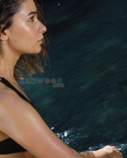Compelling Actress Alia Bhatt in a Black Sports Bra Top Photos 01