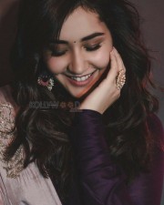 Raashii Khanna 14 Cute Actress Raashi Khanna Photo Shoot Stills