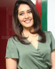 Raashii Khanna 22