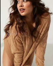 Cute Hindi Actress Janhvi Kapoor Photoshoot Pictures