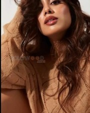 Cute Hindi Actress Janhvi Kapoor Photoshoot Pictures