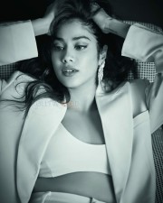 Cute Hindi Actress Janhvi Kapoor Photoshoot Pictures