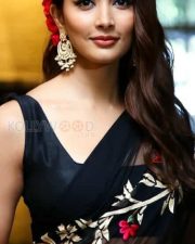Cute and Glamorous Pooja Hegde Pictures 01